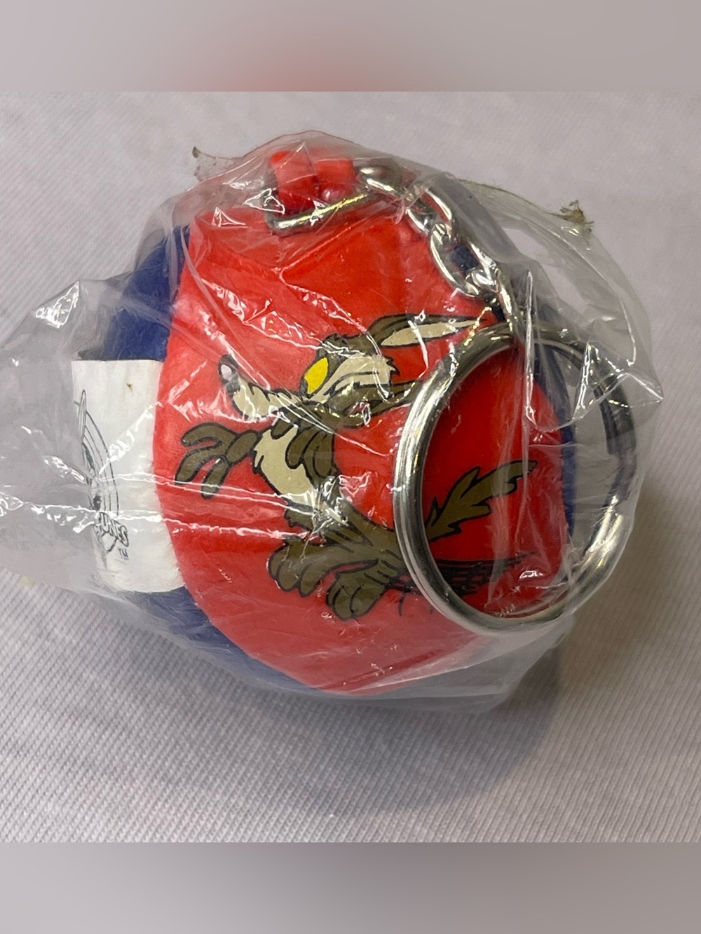Wile E. Coyote Looney Tunes Key Chain /Ring Ball “Play by Play” collectible WB